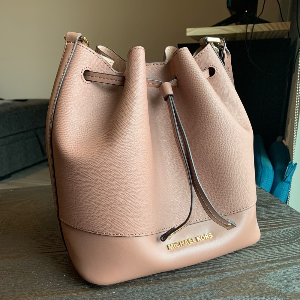 Michael Kors Bucket Bag